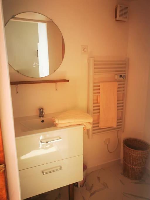 Appartement Avec Terrasse Saint-Martin-de-Brômes المظهر الخارجي الصورة