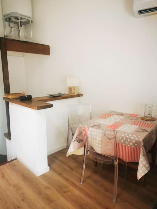 Appartement Avec Terrasse Saint-Martin-de-Brômes المظهر الخارجي الصورة